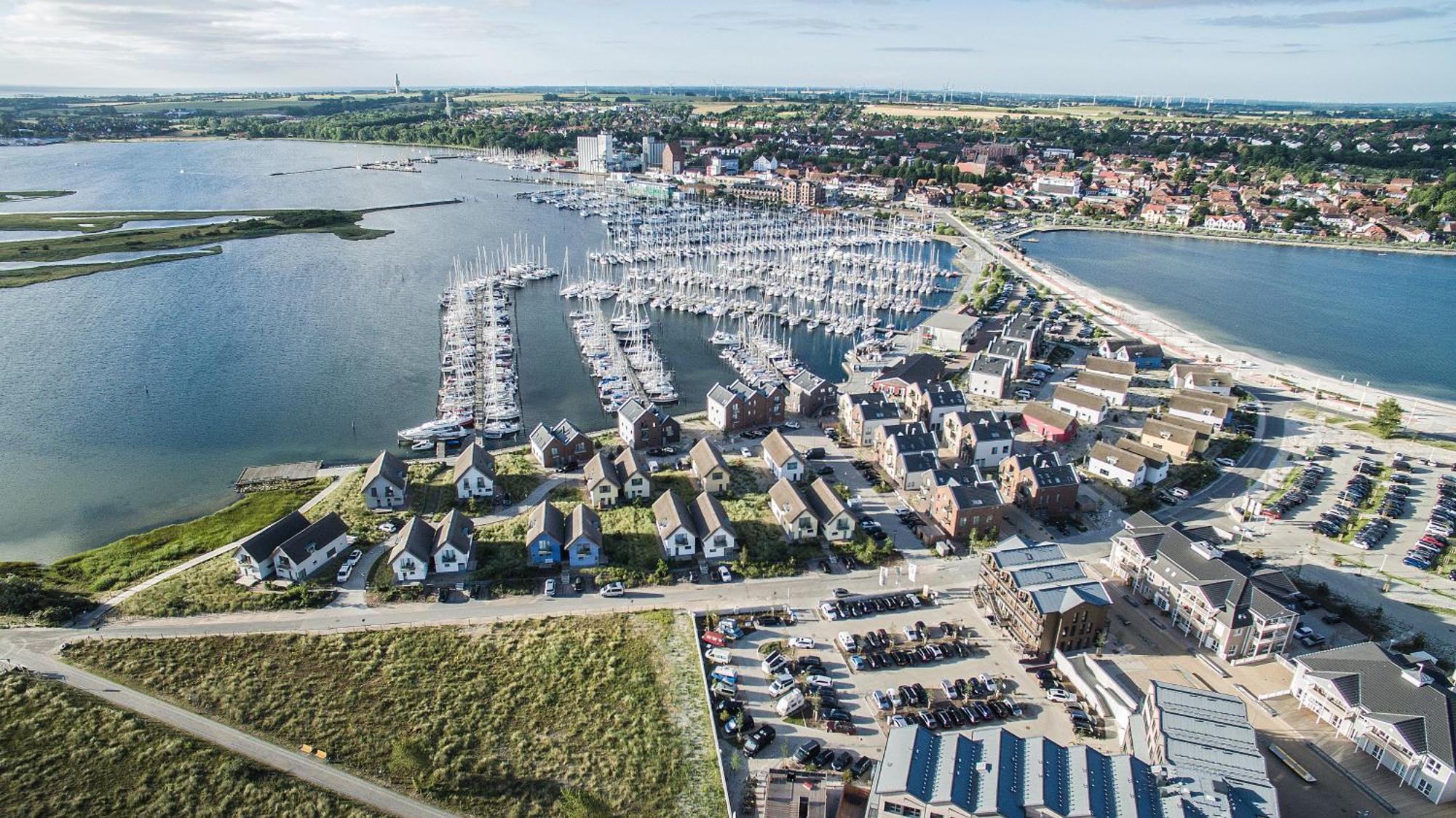 Ostsee - Reetdachhaus Nr 36 "Warder" Im Strand Resort Heiligenhafen Esterno foto